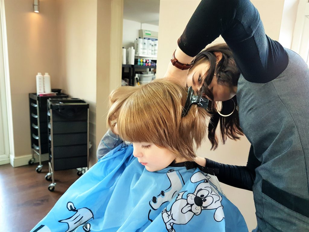 Moose Visits The Hairdresser (and nobody got bitten!)